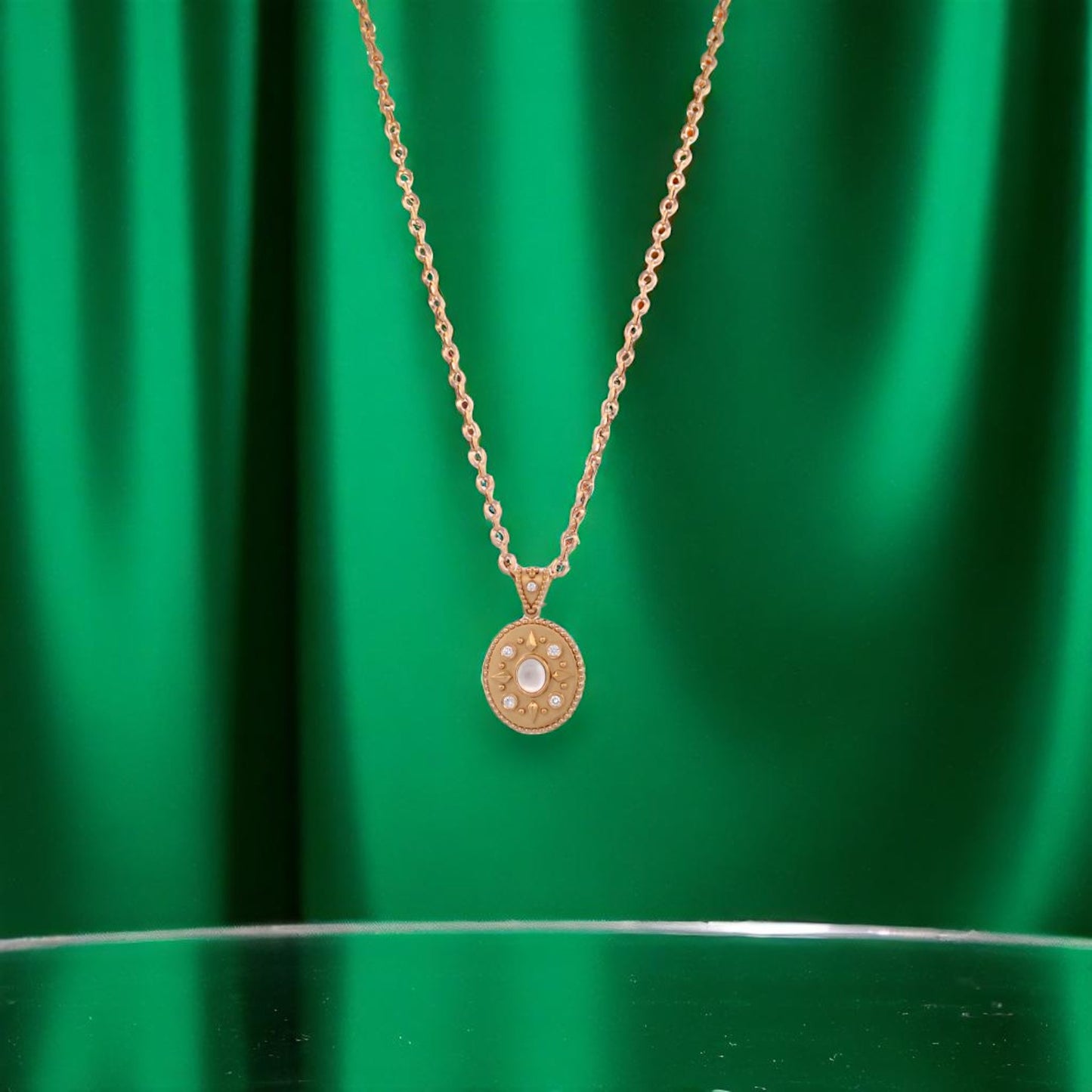 Belphoebe | 18K Yellow Gold Mother of Pearl and Natural Diamond | Necklace