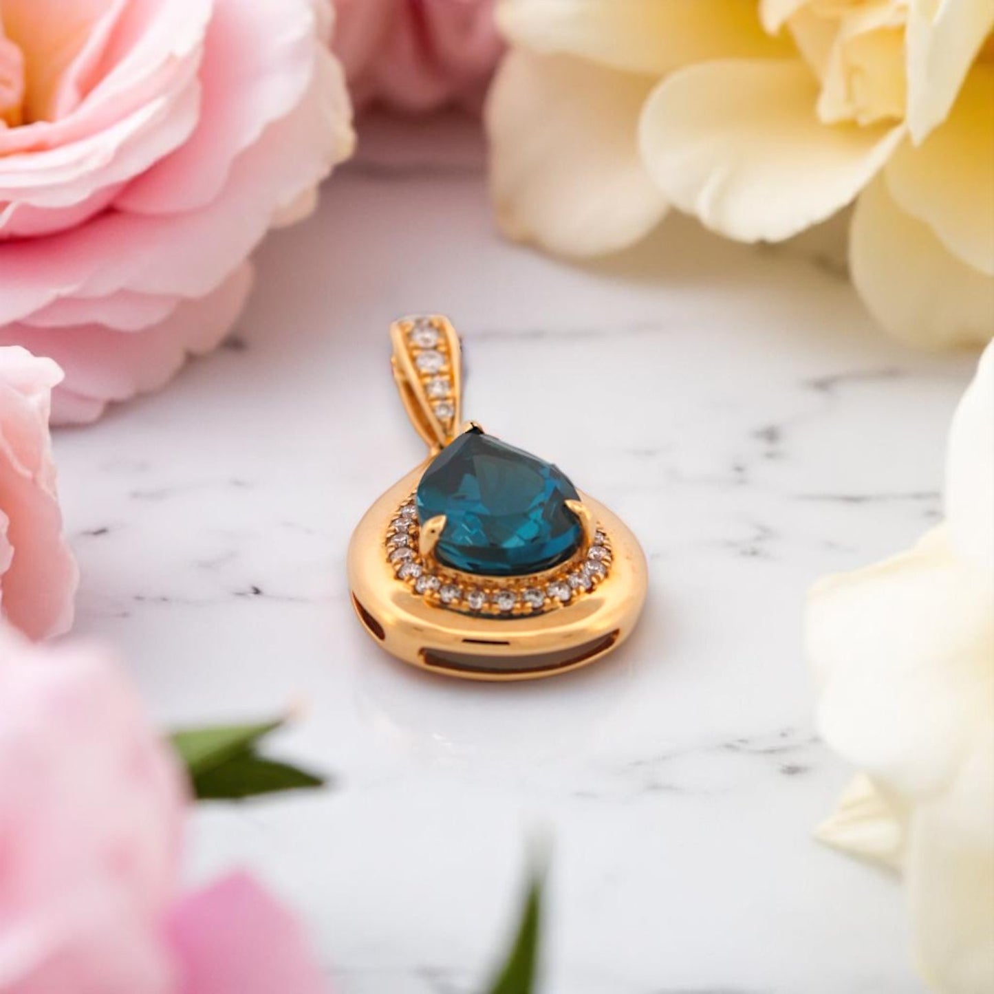 Indie | 18K Yellow Gold | Topaz and Diamond | Necklace