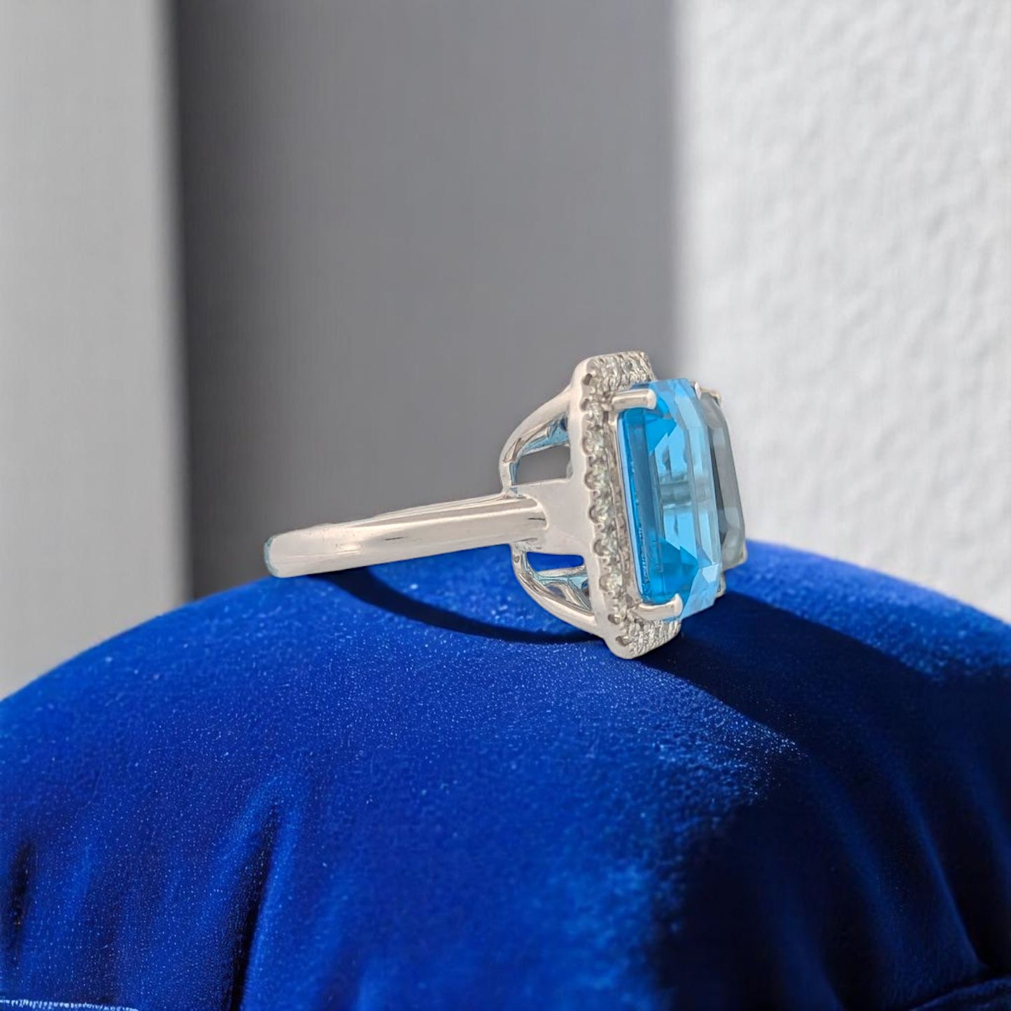 Nyx | 14K White Gold | Topaz and Natural Diamond | Ring