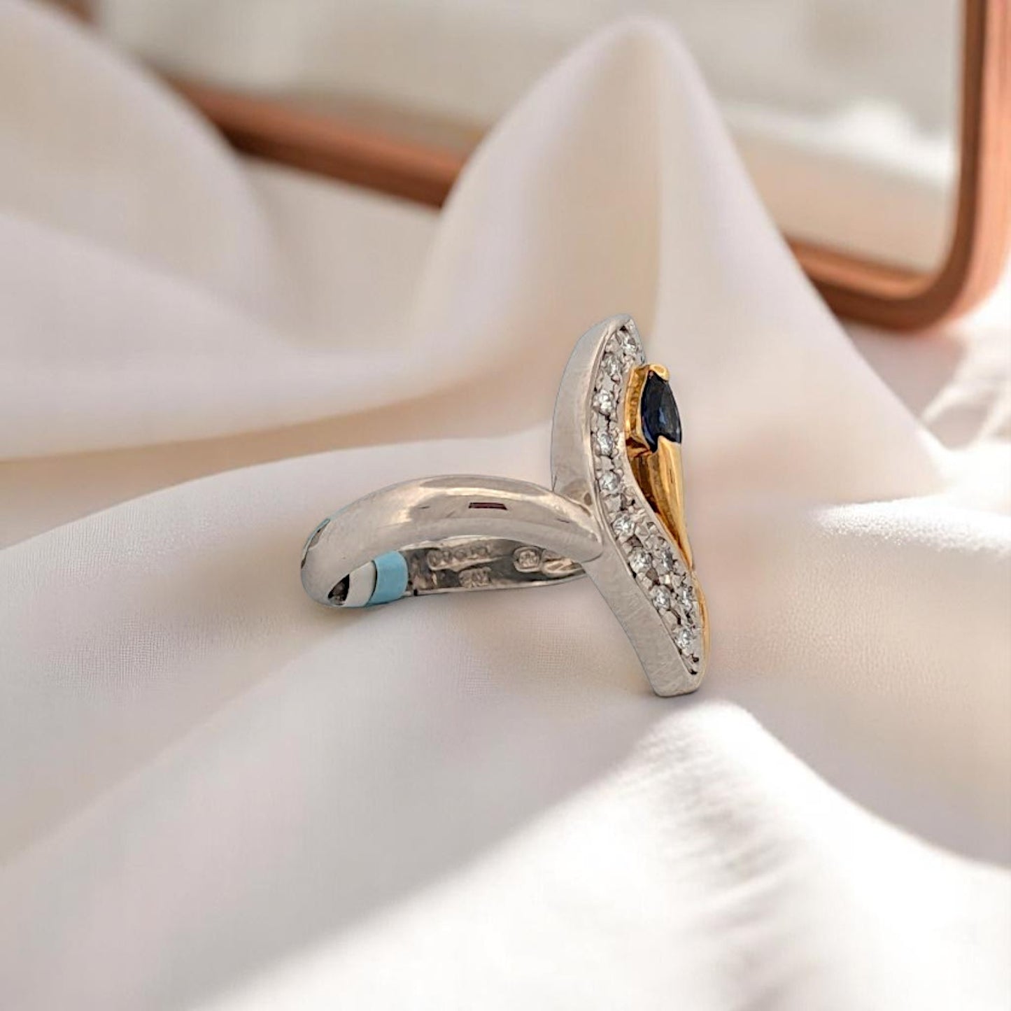 Viola | Platinum and 18K Yellow Gold | Sapphire and Natural Diamond | Ring