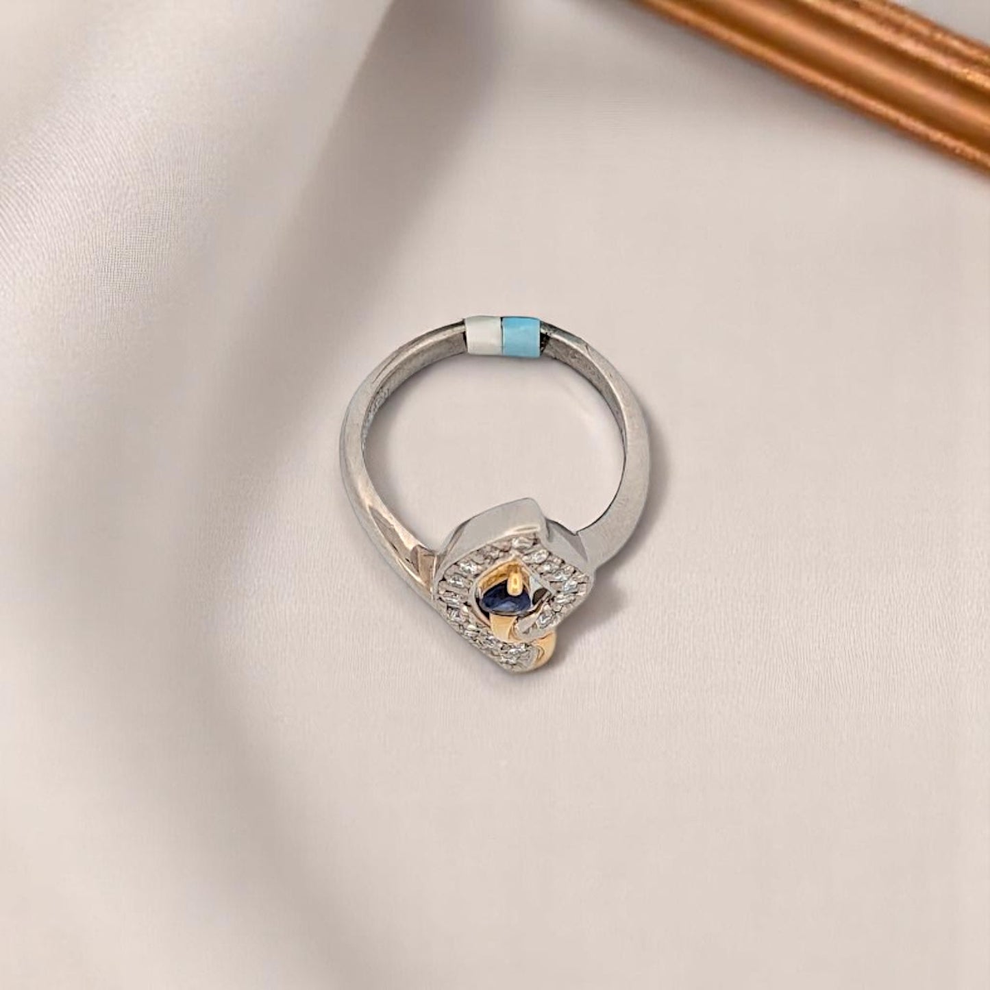 Viola | Platinum and 18K Yellow Gold | Sapphire and Natural Diamond | Ring