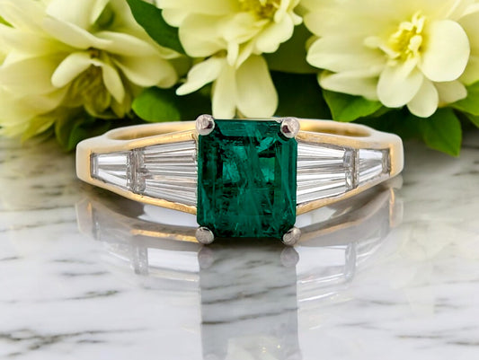 Ondine | 18k Yellow Gold | Emerald and Natural Diamond | Ring