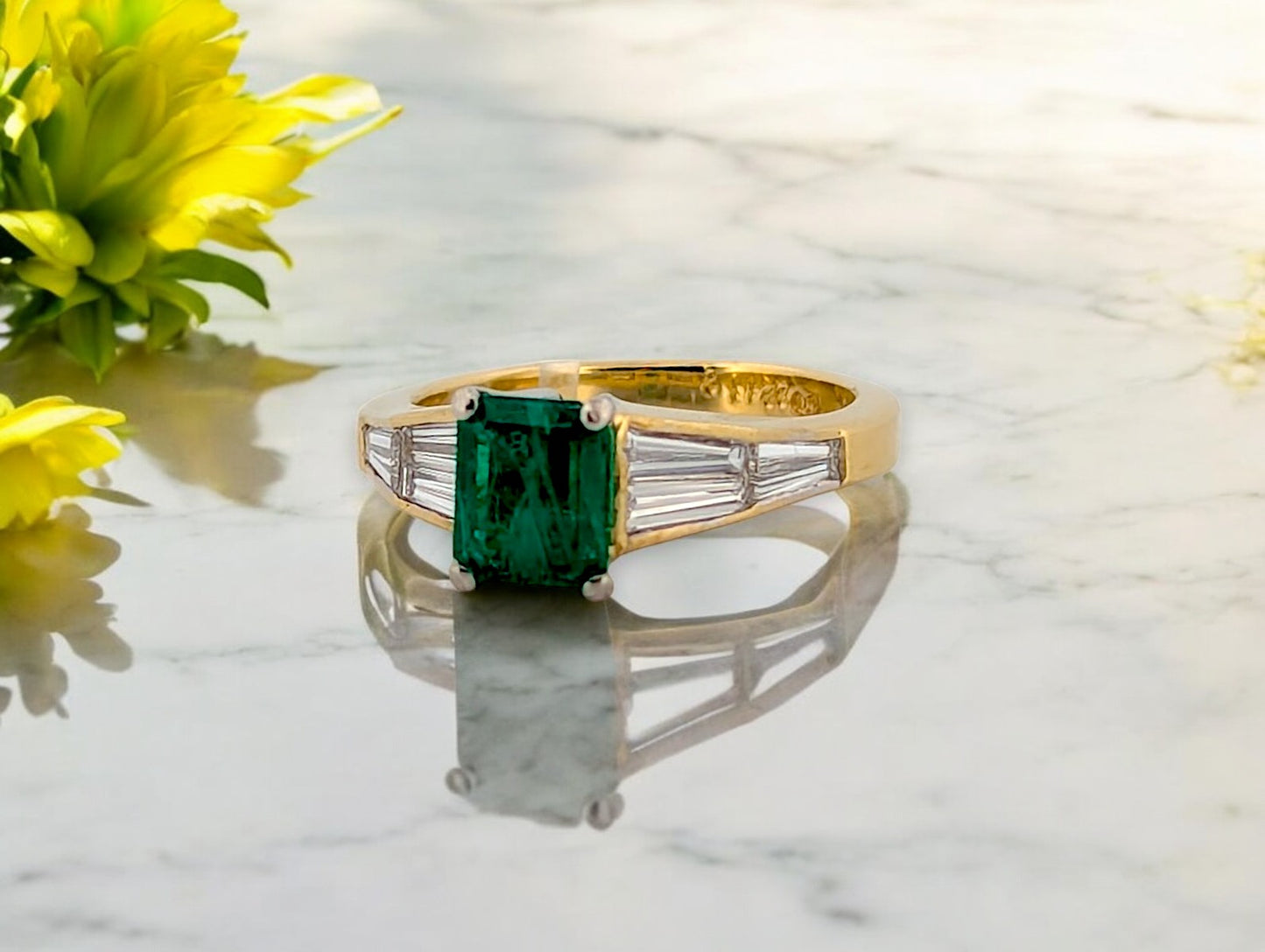 Ondine | 18k Yellow Gold | Emerald and Natural Diamond | Ring