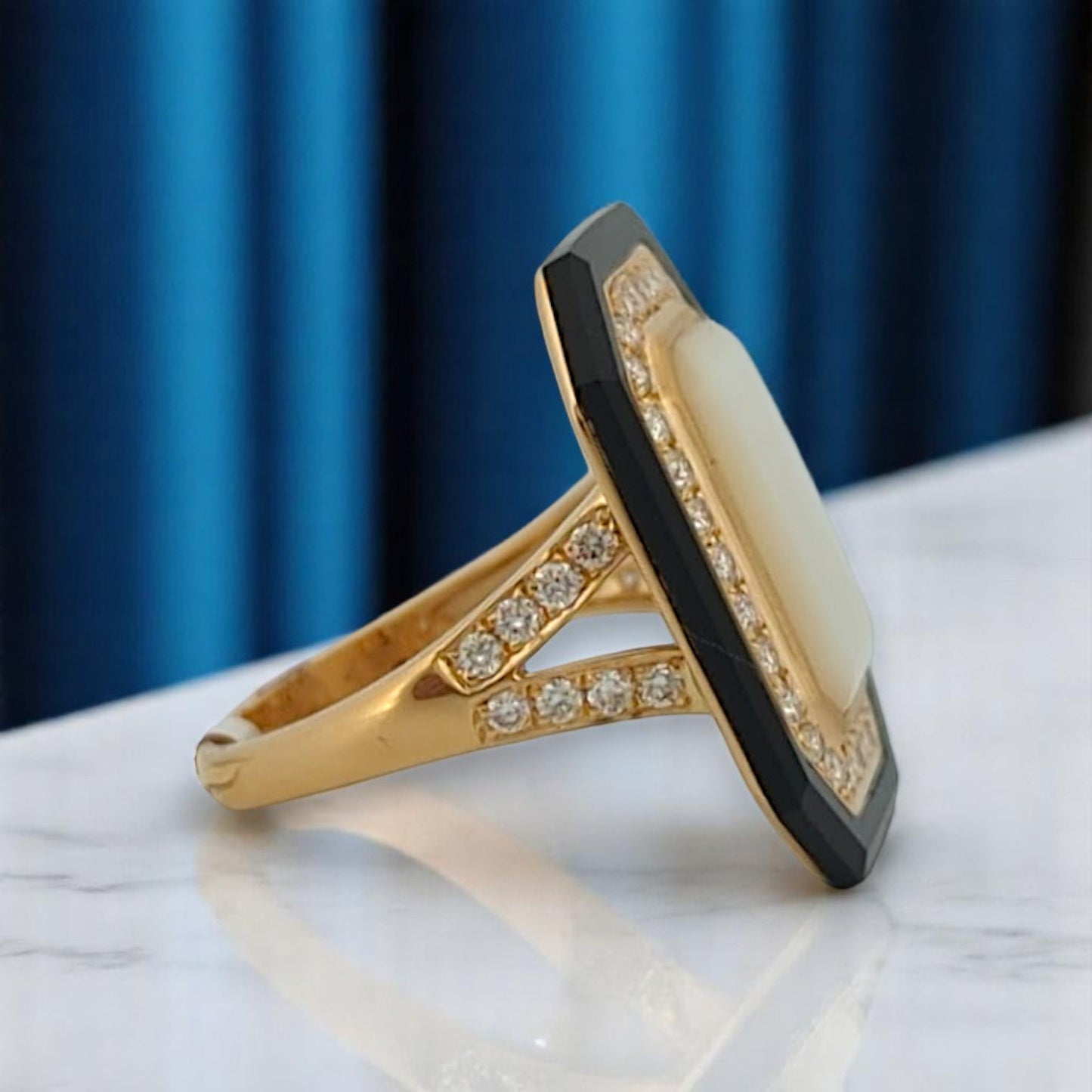 Elysia | 18K Yellow Gold | Mother of Pearl, Onyx and Natural Diamond | Ring