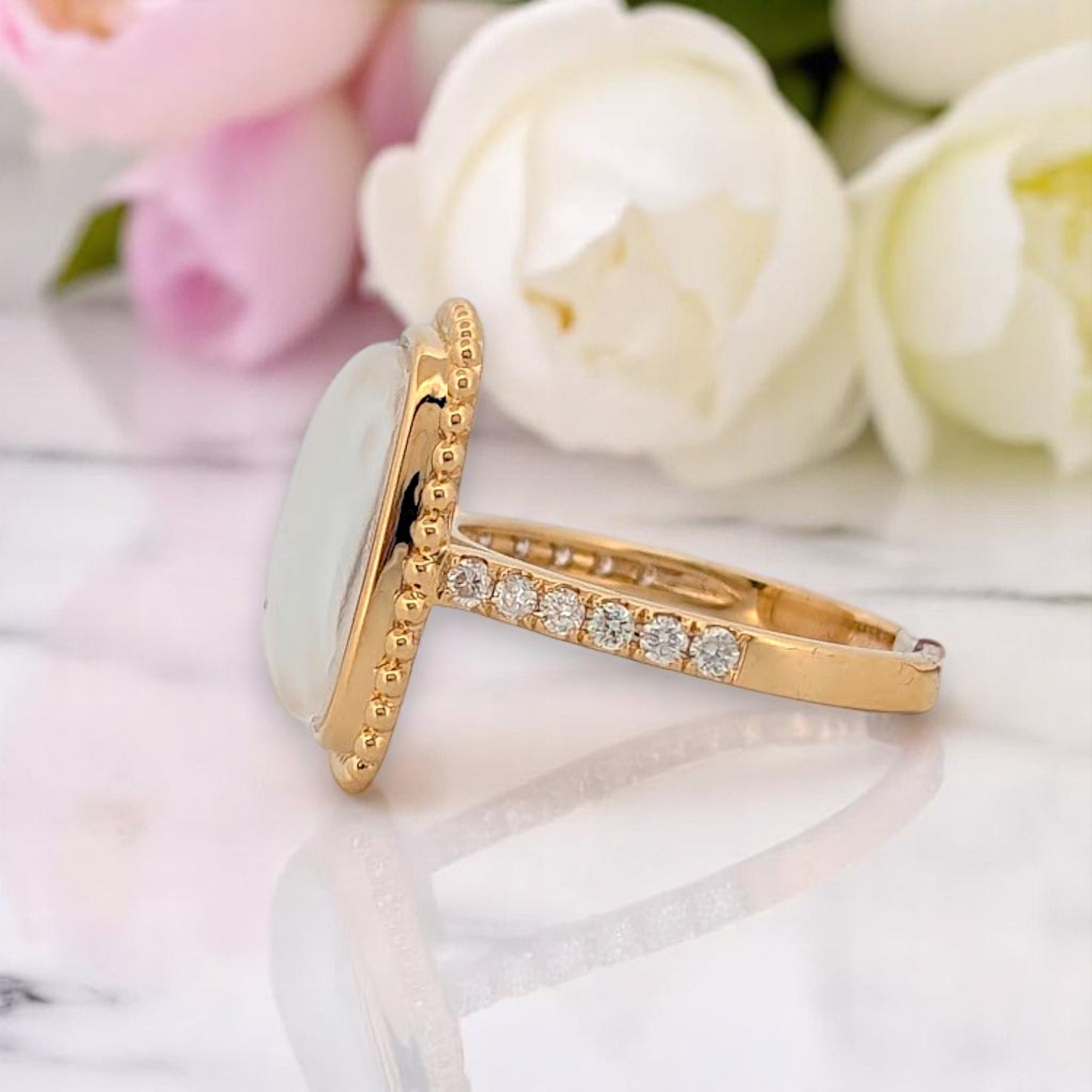 Guinevere | 18K Yellow Gold | Mother of Pearl and  Natural Diamond | Ring