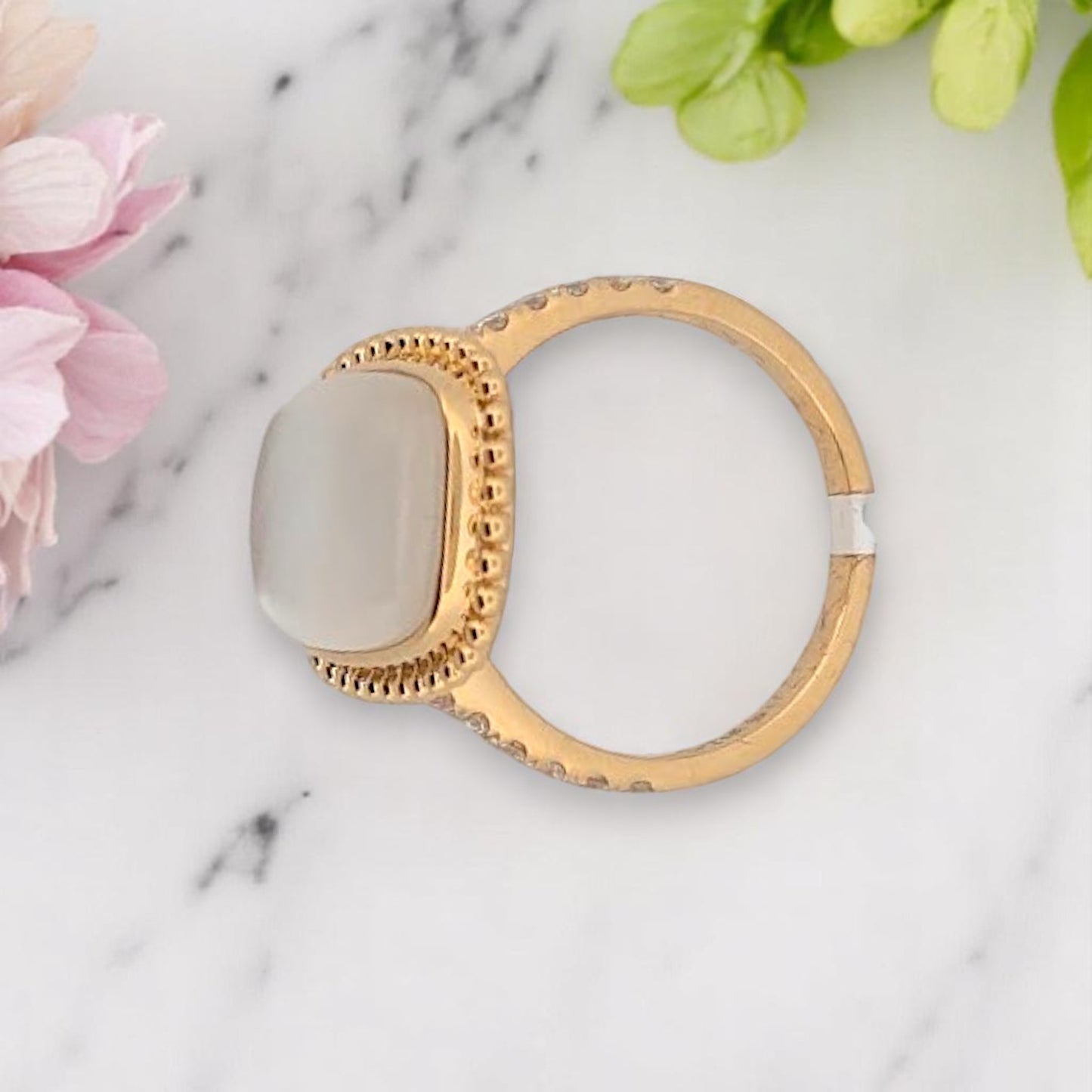 Guinevere | 18K Yellow Gold | Mother of Pearl and  Natural Diamond | Ring