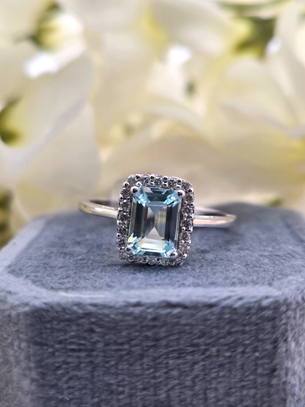 April | 10k White Gold | Aquamarine & Natural Diamonds | Ring
