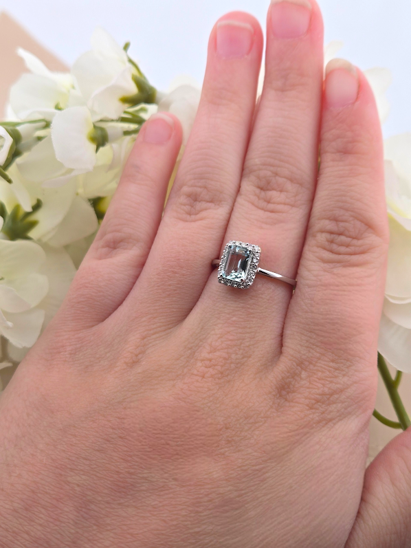 April | 10k White Gold | Aquamarine & Natural Diamonds | Ring