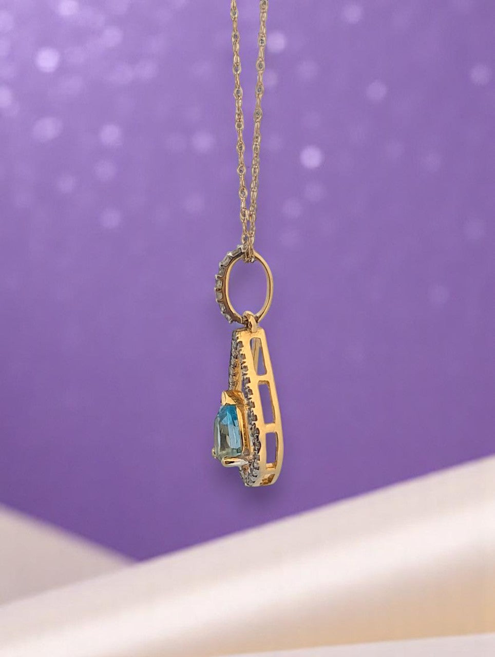 Layla | 10K Yellow Gold | Topaz and Natural Diamond | Necklace