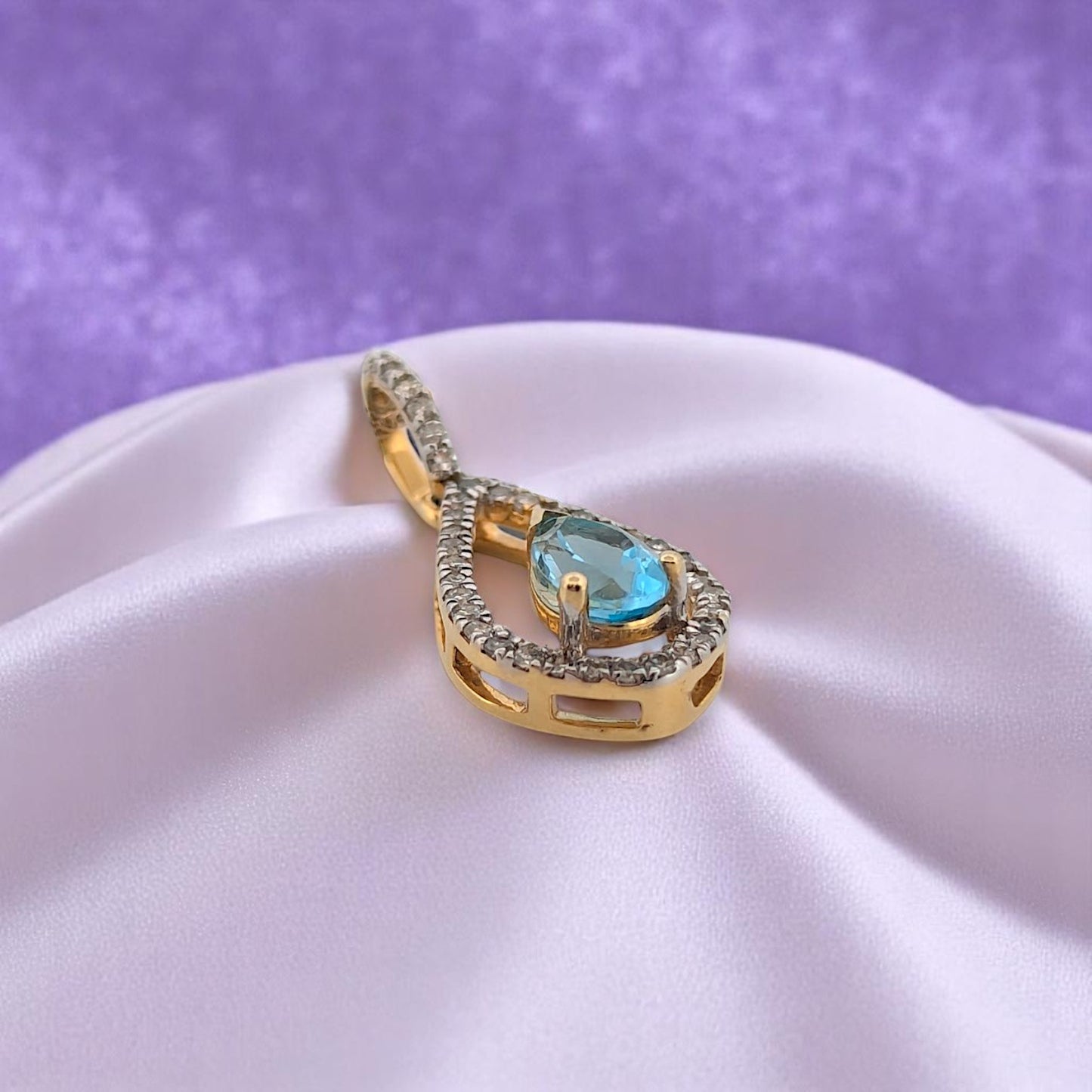 Layla | 10K Yellow Gold | Topaz and Natural Diamond | Necklace