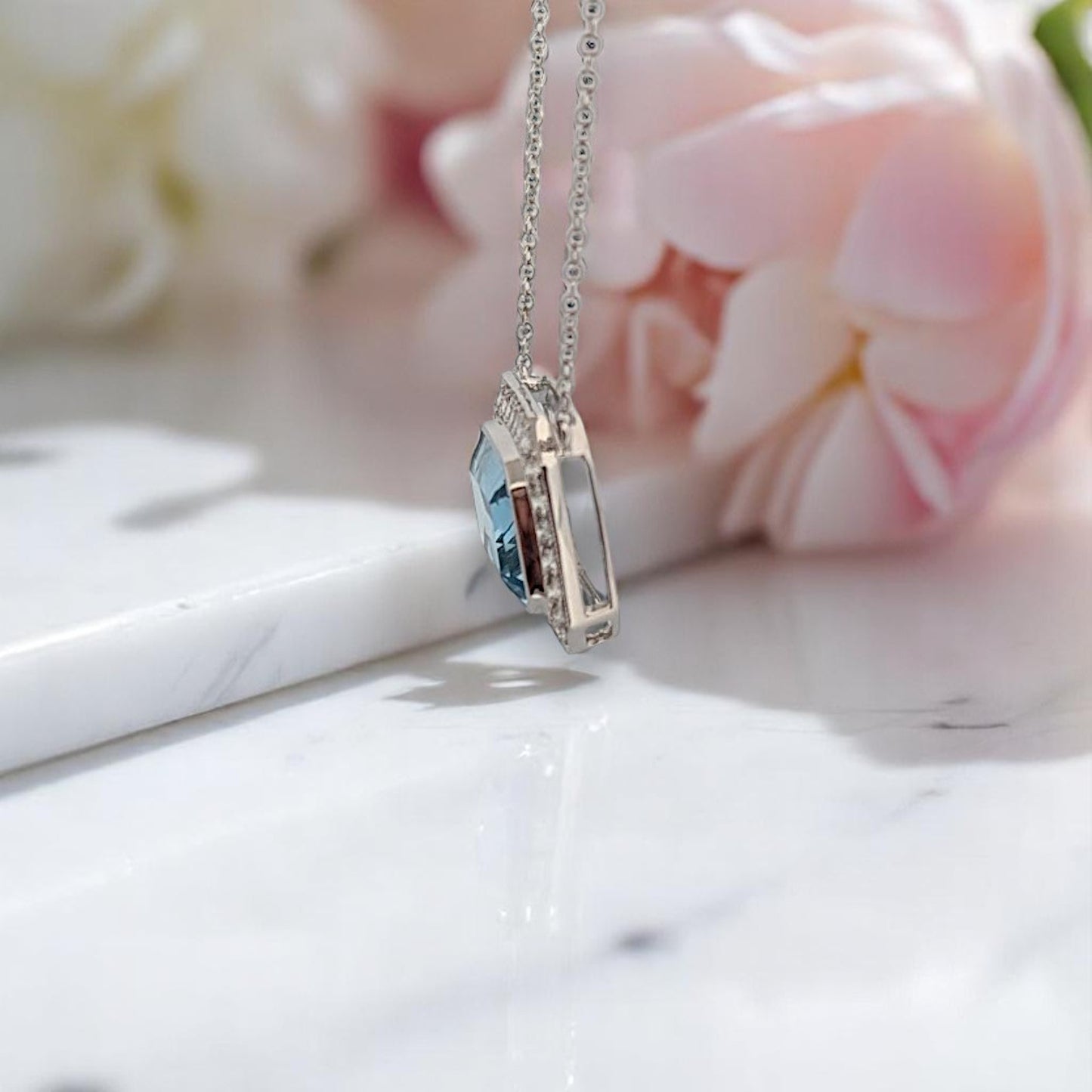 Antigone | 18K White Gold | Topaz and Natural Diamond | Necklace