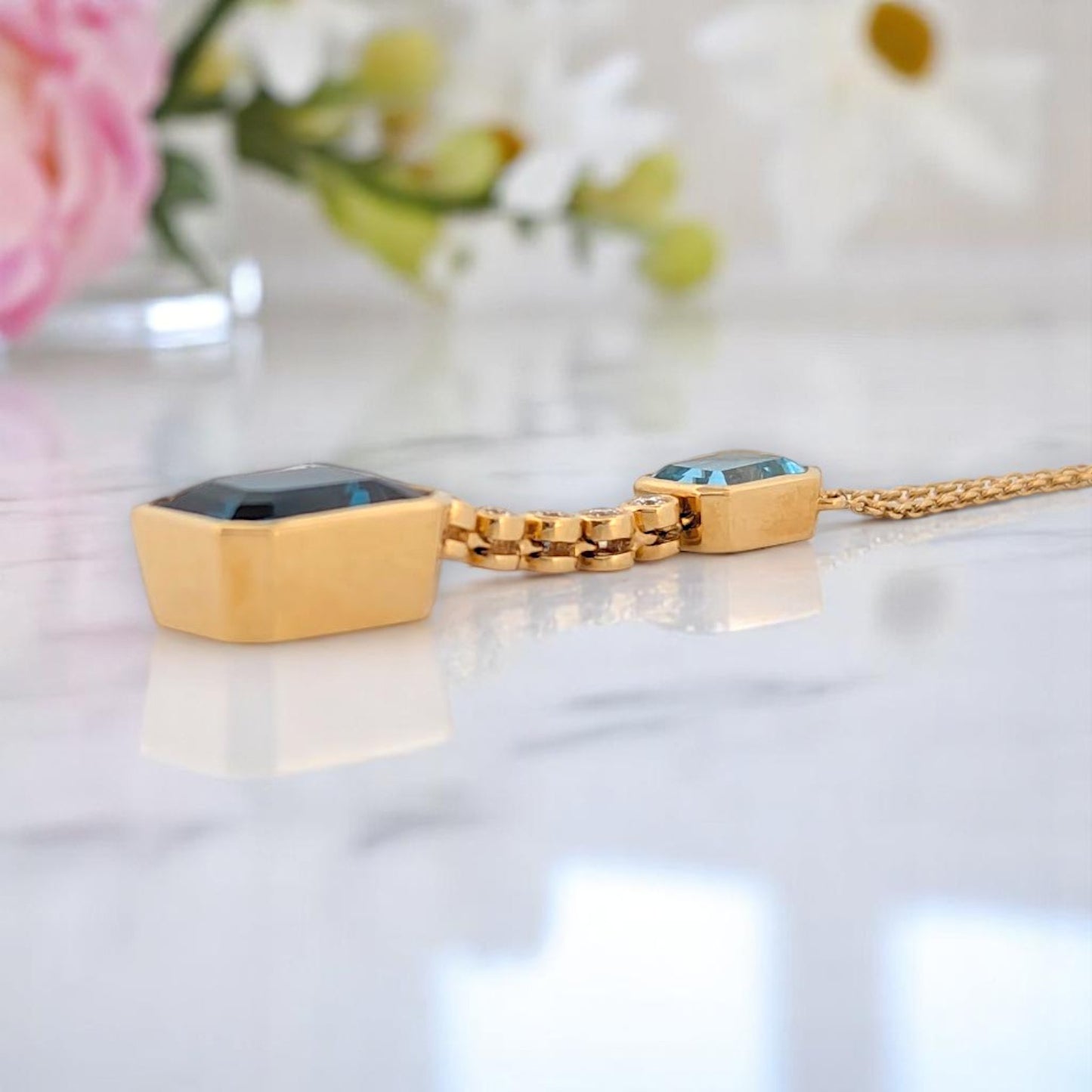 Esmeralda | 18K Yellow Gold | Topaz and Natural Diamond | Necklace