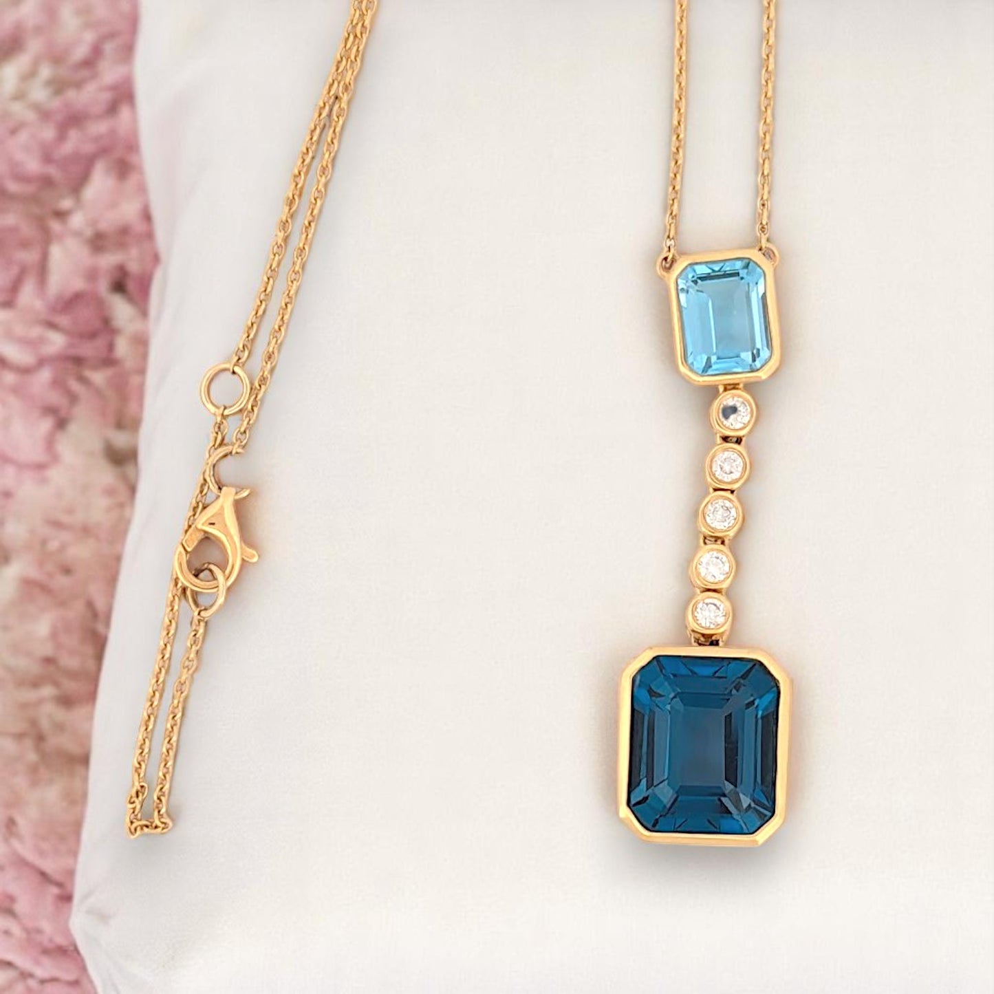 Esmeralda | 18K Yellow Gold | Topaz and Natural Diamond | Necklace