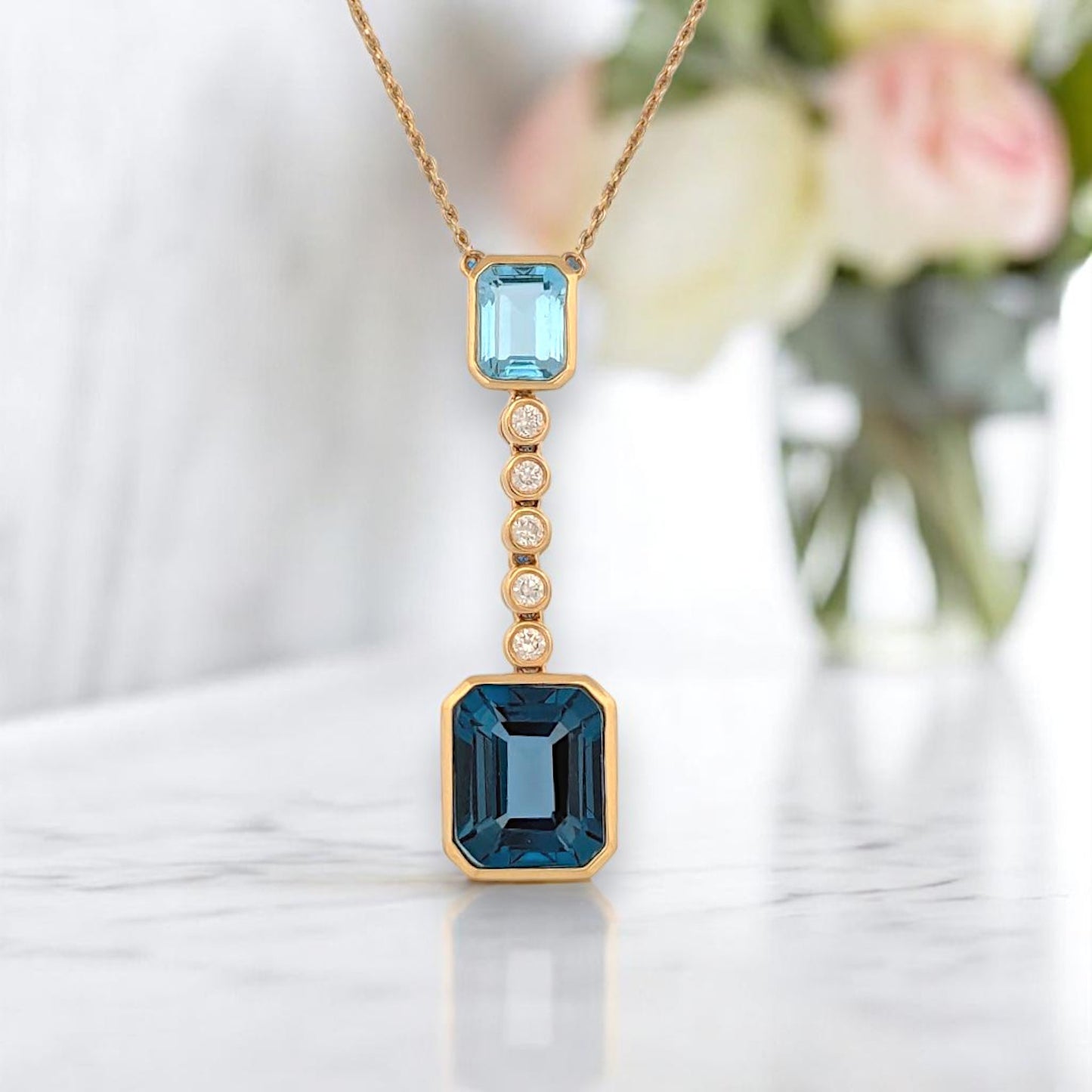 Esmeralda | 18K Yellow Gold | Topaz and Natural Diamond | Necklace