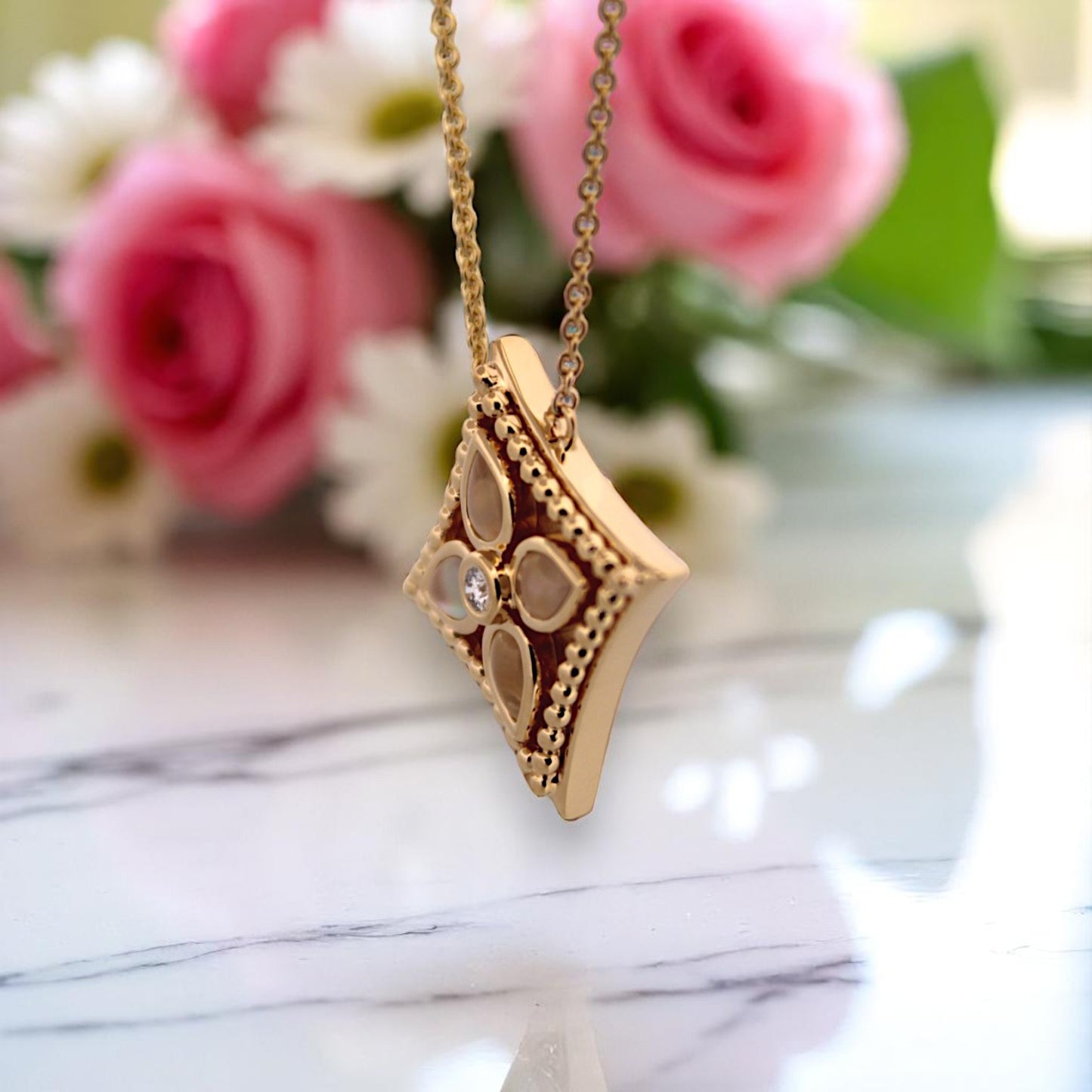 Dakota | 18K Yellow Gold | Mother of Pearl and Natural Diamond | Necklace