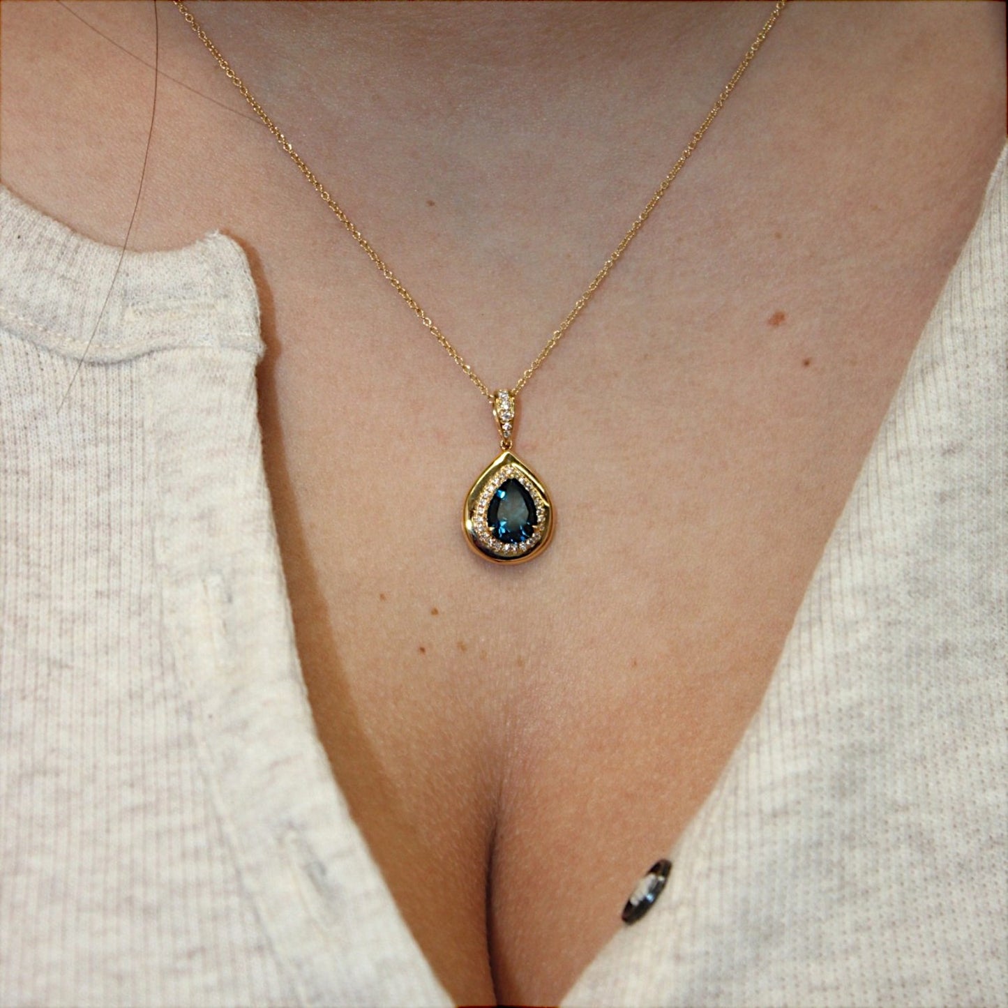 Indie | 18K Yellow Gold | Topaz and Diamond | Necklace