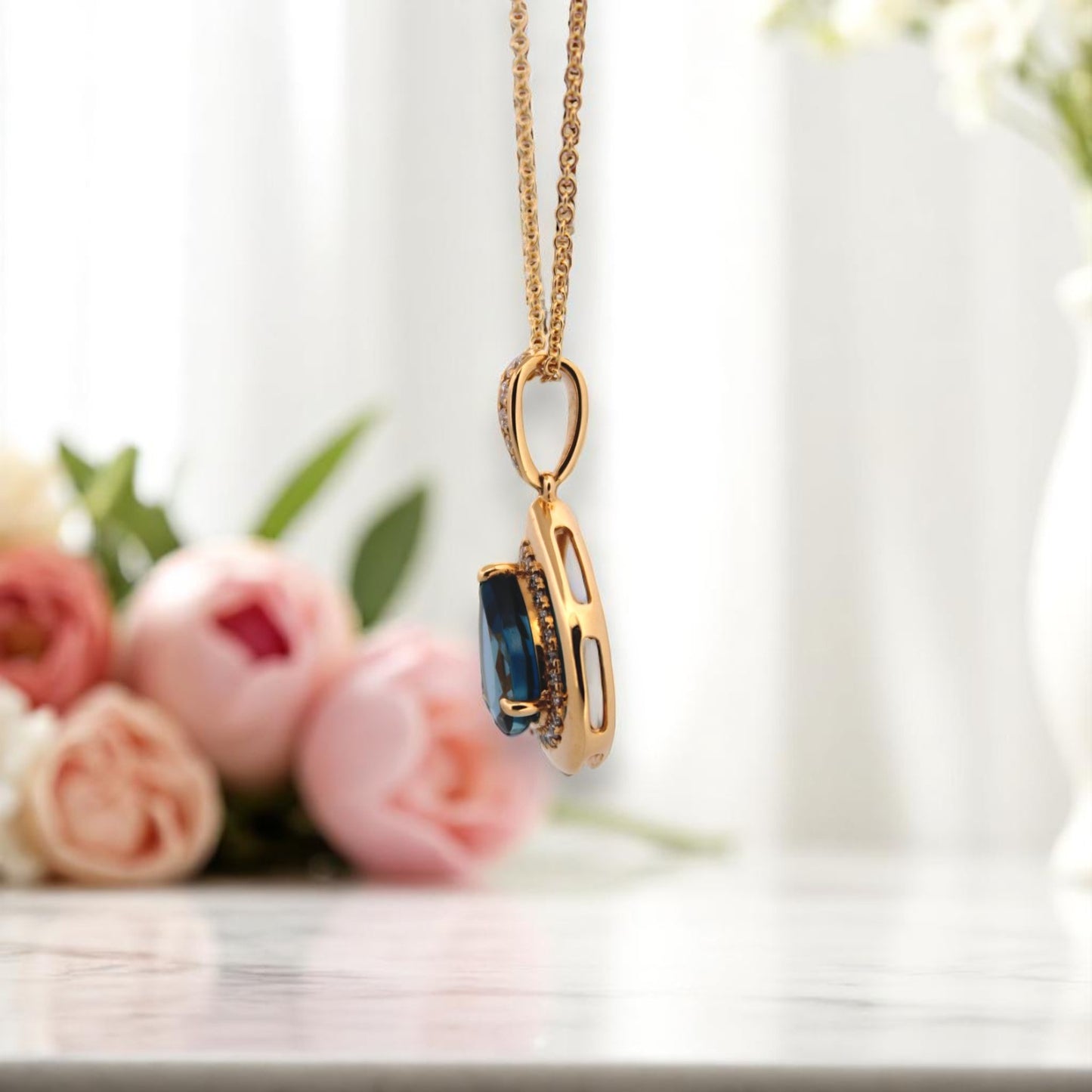 Indie | 18K Yellow Gold | Topaz and Diamond | Necklace