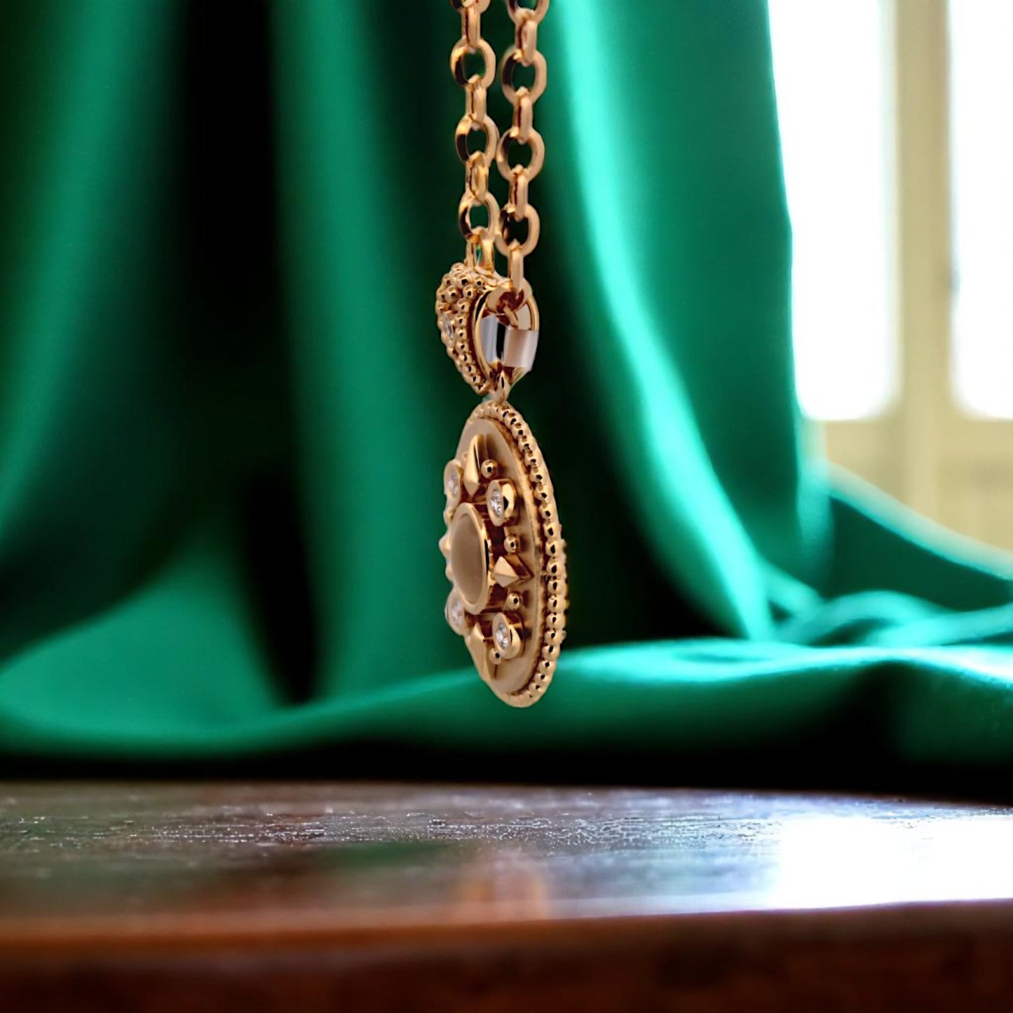 Belphoebe | 18K Yellow Gold Mother of Pearl and Natural Diamond | Necklace