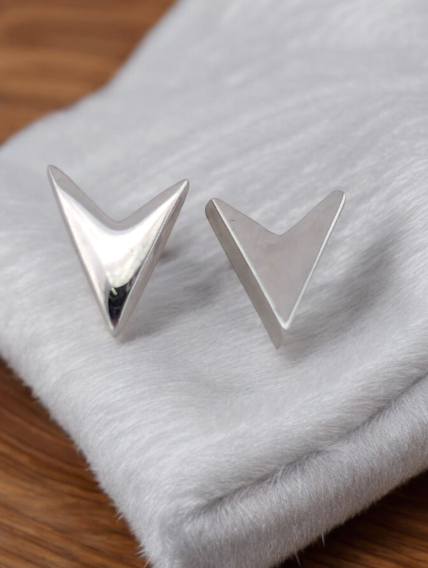 14k white gold asymmetrical V-shaped post earrings