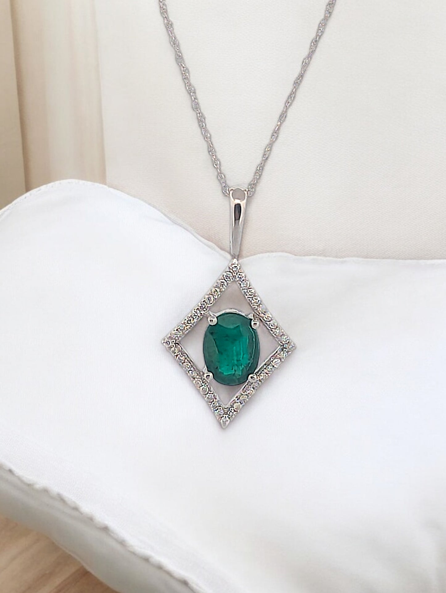 Effie | 14k White Gold | Emerald and Natural Diamond | Necklace