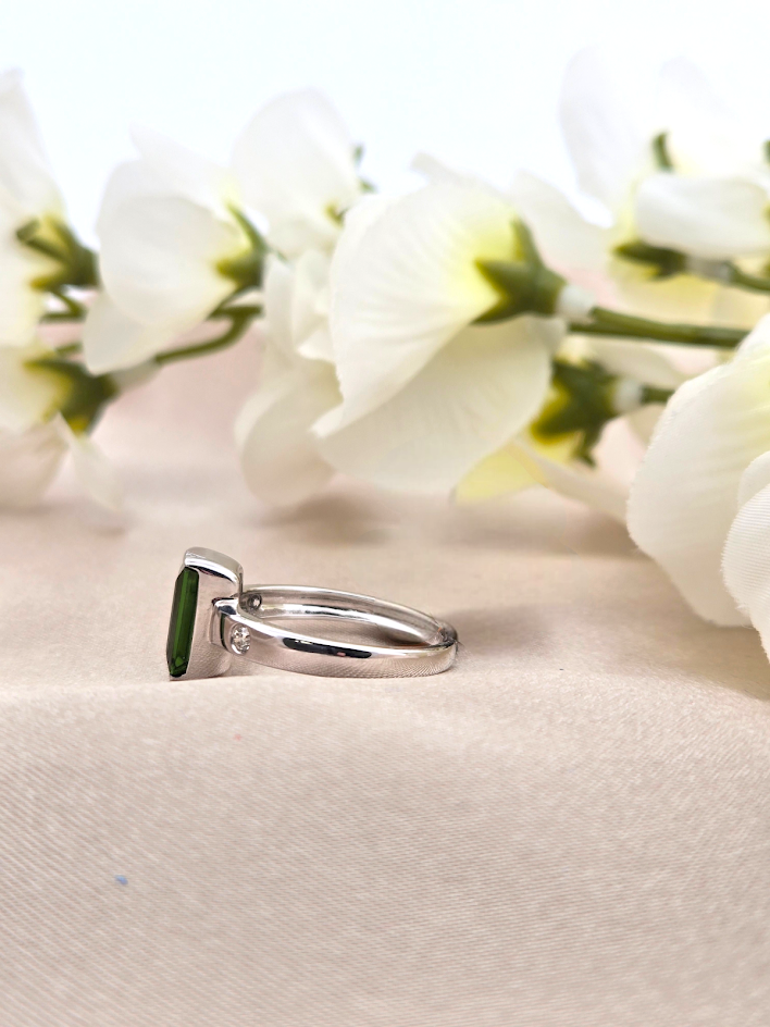 Aeris | 18k White Gold | Emerald Tourmaline & Diamond | Ring
