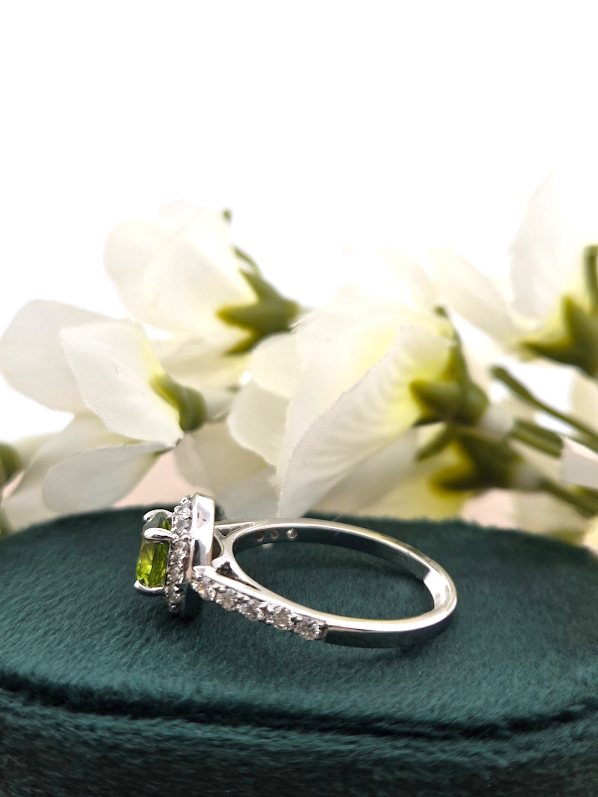 Nicky | 14k White Gold | Natural Diamond & Peridot | Ring