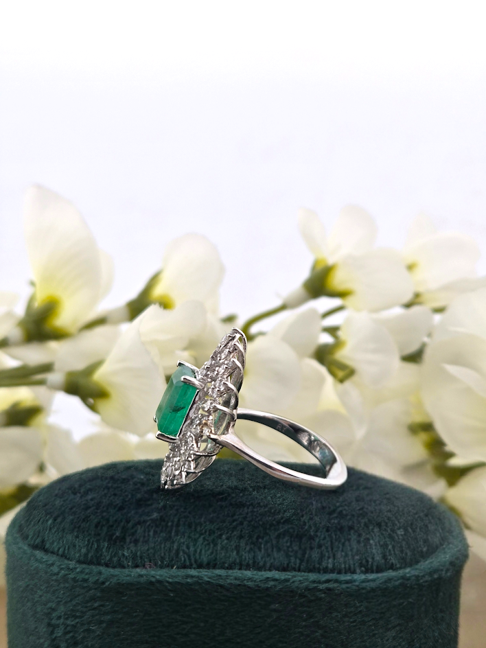 Eve | 14k White Gold | Emerald & Natural Diamond | Ring