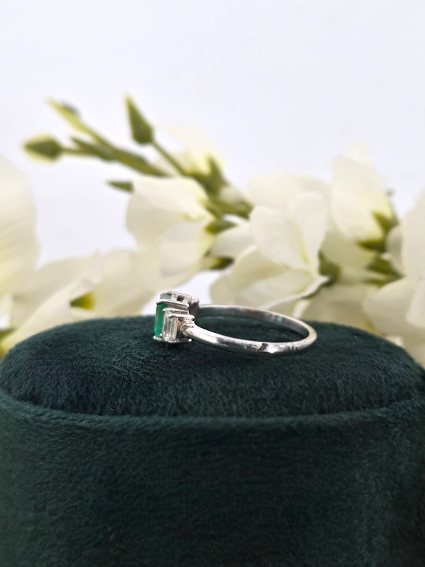 Seraphina | 14k White Gold | Emerald and Natural Diamond | Ring