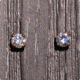 The Cagnes: Diamond Stud Earrings in Yellow Gold