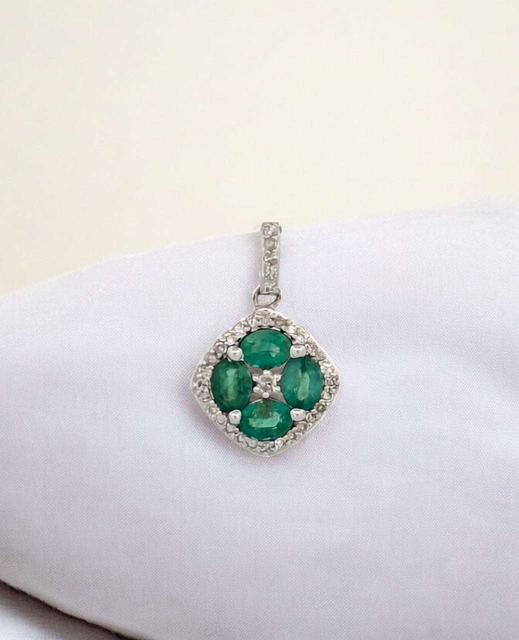 Edna | 10K White Gold Necklace with 1 Carat Natural Emeralds and Diamonds – Classic Elegance Meets Timeless Beauty